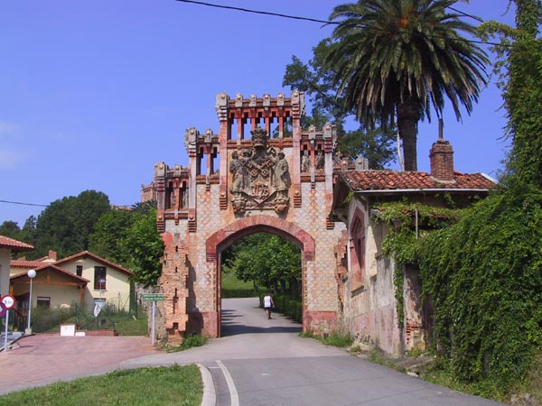 Porte de le l’ancienne université pontificiale (siège du centre universitaire ciese-comillas)