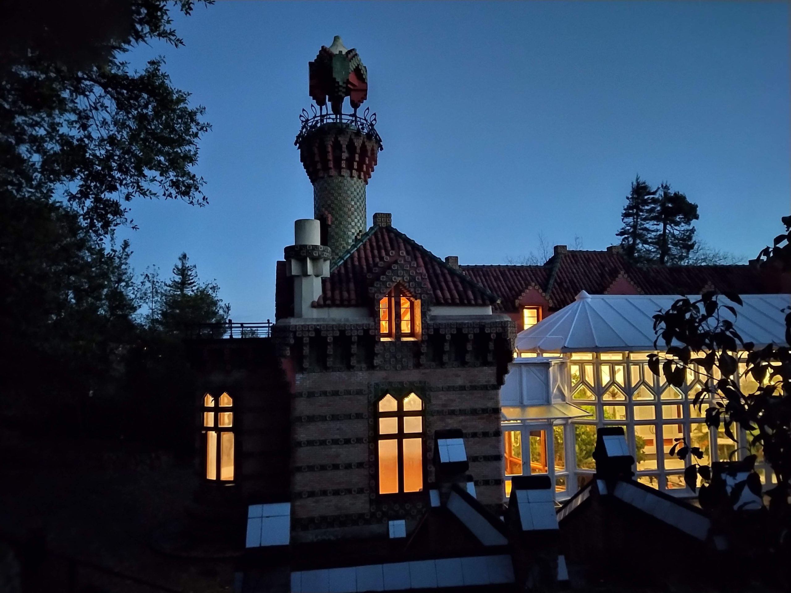 CANDLELIGHT SUMMER COMILLAS: TRIBUTO LUDOVICO EINAUDI EN EL CAPRICHO DE GAUDI