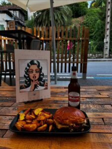 LA SECRET BURGERS & BEER