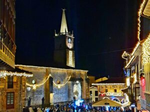 DISFRUTA DE LA NAVIDAD EN COMILLAS